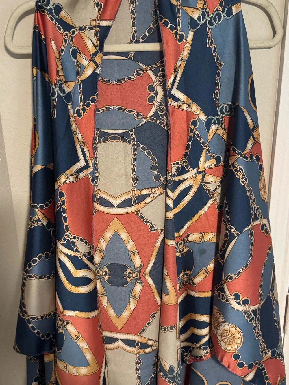Elegant Navy and Rust Chain-Print Home Accent Throw
